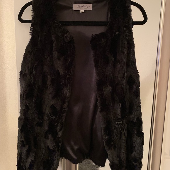 Faux fur vest SUPER SOFT never worn - Picture 1 of 1